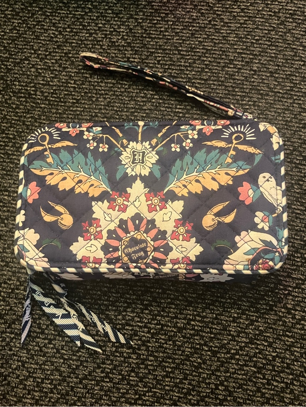 Vera Bradley x Harry Potter quilted cotton clutch/wallet home to Hogwarts